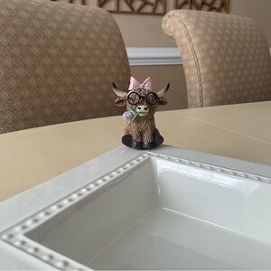 Small Springtime Easter Highland Cow Platter Decoration -Bow & Tulip 🌷